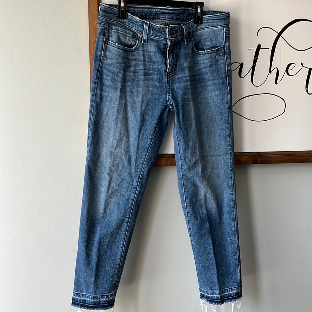Vineyard Vines Relaxed fit Jean with frayed hem